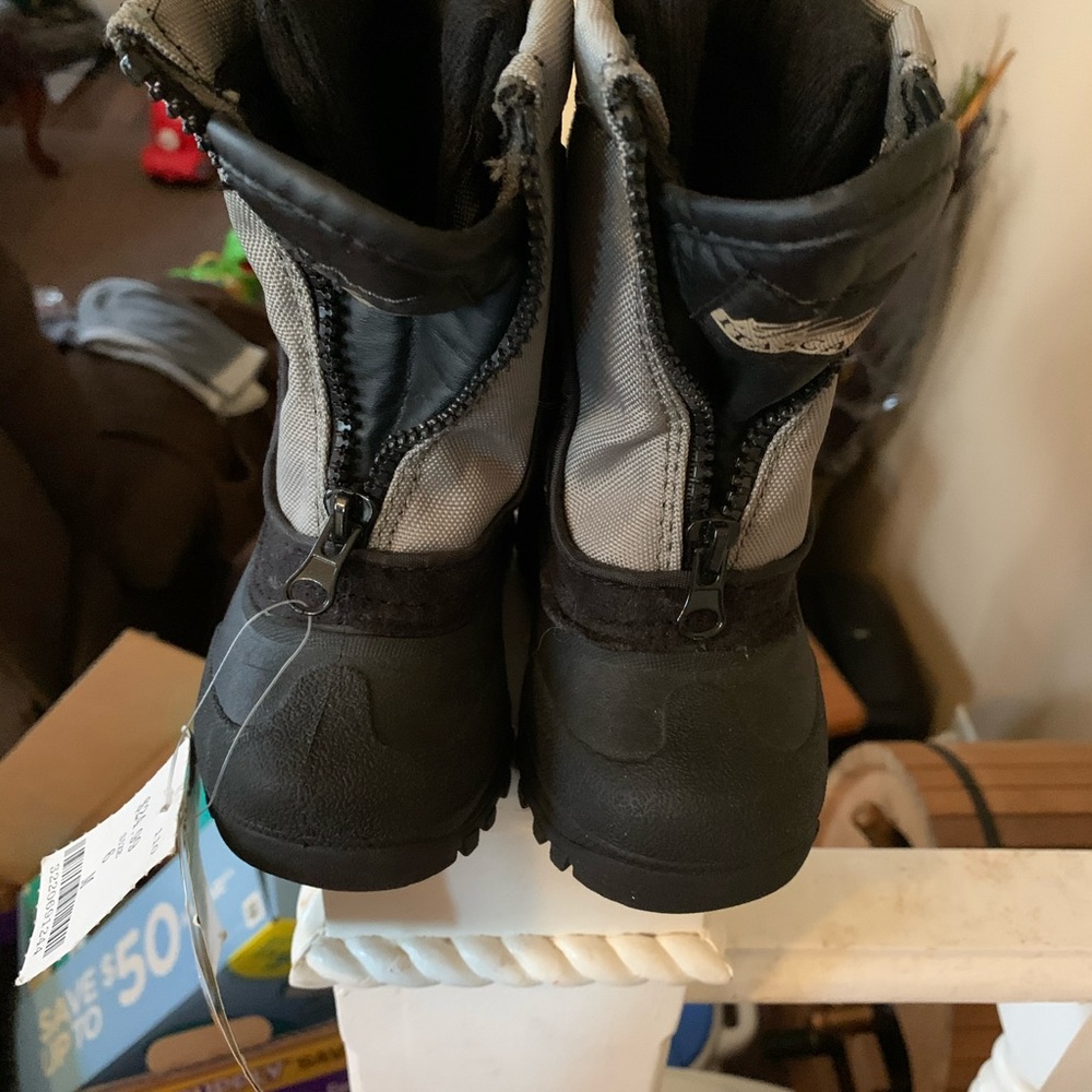 Boys boots